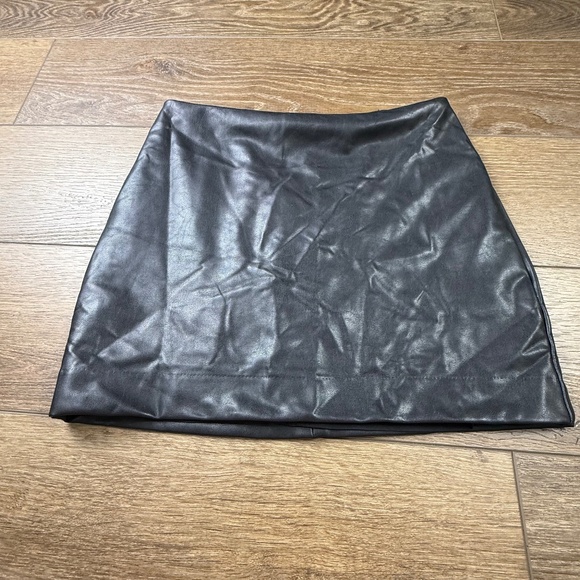 Express Women's Faux Leather Mini Skirt, Black, Size 4, Lined, Party/Holiday - Picture 1 of 8